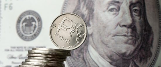 Mercados caen ante ajustes monetarios que no ceden