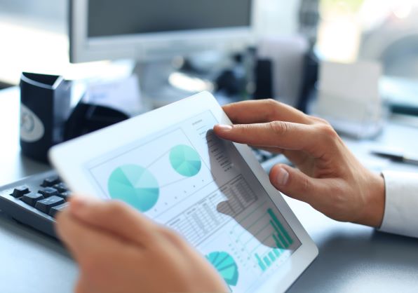 Reportes corporativos guían al mercado