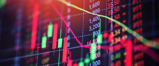 Mercados continúan bajo presión