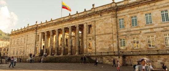 Colombia: oposición gana terreno en elecciones